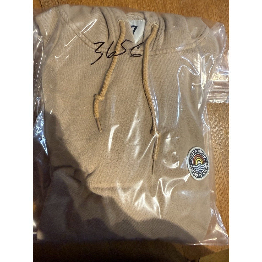 Vissla Hoodie Mens M Tan Fleece Lined Surf Coastal Minimal Pullover Logo - Picture 11 of 11